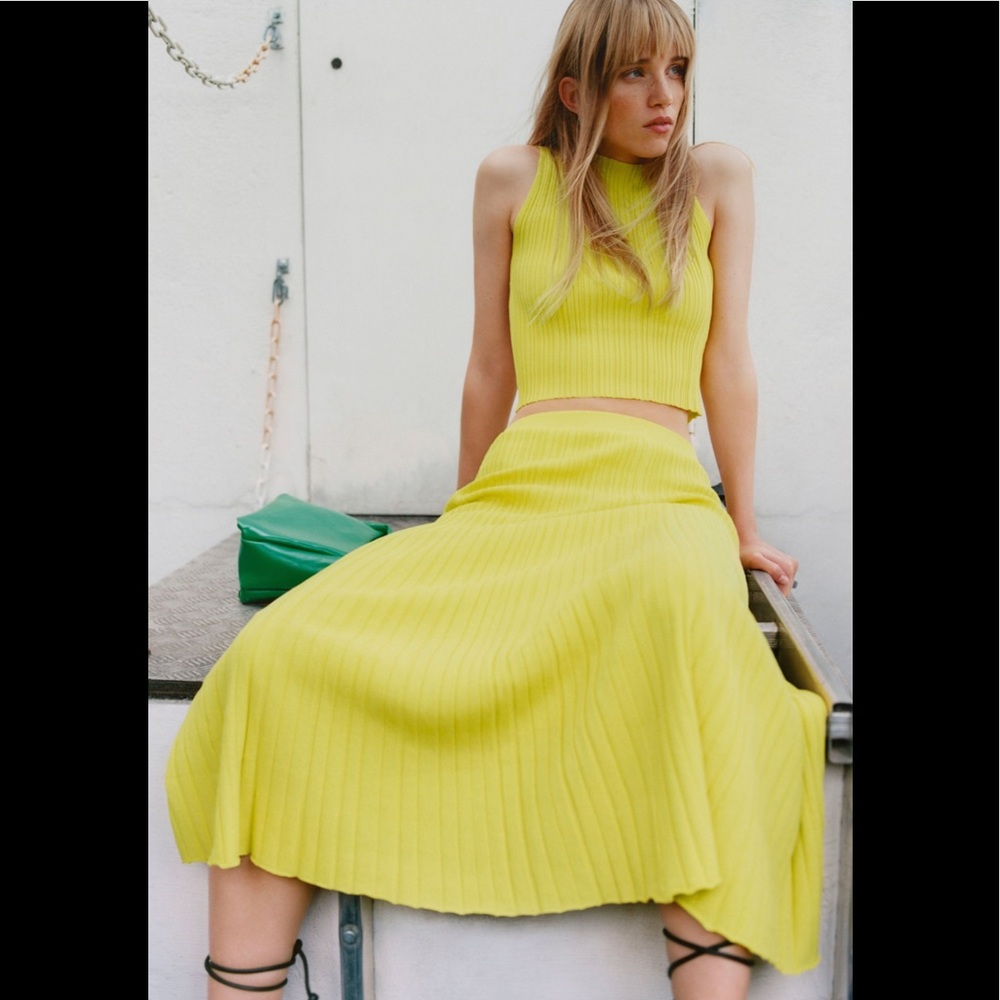 NWT Zara Neon Green Sleeveless Round Neck Knit Top in Size Small - Picture 4 of 9